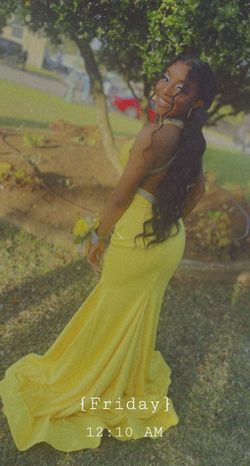 Yellow Size 2 Mermaid Dress on Queenly