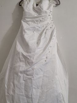 Roberto  White Size 4.0 Floor Length Train Dress on Queenly