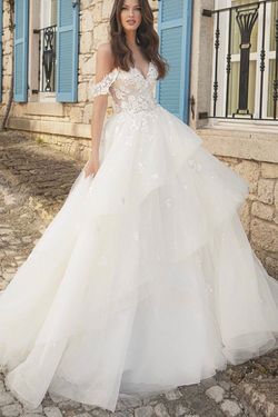 Oksana Mukha White Size 6 Custom Shiny Ball gown on Queenly