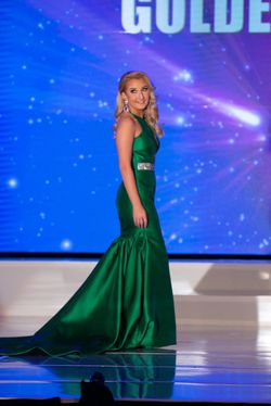 Get Green Size 6 Mermaid Straight Dress on Queenly