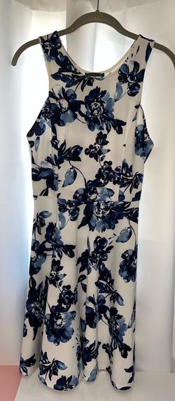 Soprano White Size 6 Floral A-line Dress on Queenly