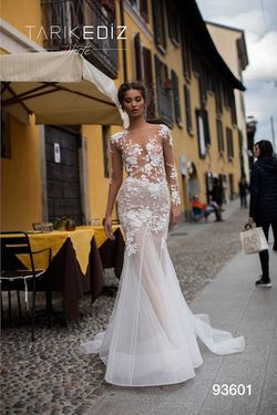 Style 93601 Tarik Ediz White Size 10 Ivory Lace Prom Floor Length Mermaid Dress on Queenly