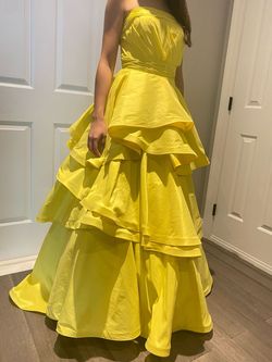 Mac Duggal Yellow Size 4 Pageant Floor Length A-line Dress on Queenly