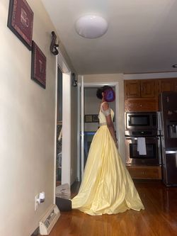 Yellow Size 2 Ball gown on Queenly