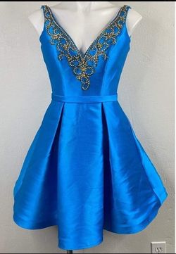 Mac Duggal  Blue Size 4 Cocktail Dress on Queenly