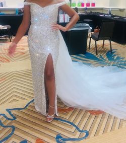 Ashley Lauren White Size 4 Pageant Floor Length Fully Beaded Prom Side slit Dress on Queenly