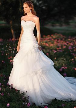 Style D1186 Essence Designs White Size 8 Sweetheart Wedding Mermaid Dress on Queenly