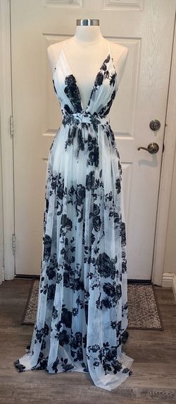 Luxxel White Size 2 Military Floor Length Print A-line Dress on Queenly