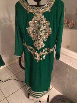 Green Size 32 Straight Dress on Queenly