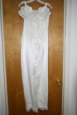 White Size 10.0 Straight Dress on Queenly