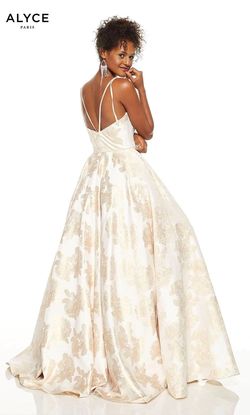 Alyce Paris White Size 6 Prom Sweetheart Floral Bridgerton Ball gown on Queenly