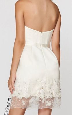Ashley Lauren White Size 8 Fitted Midi Cocktail Dress on Queenly