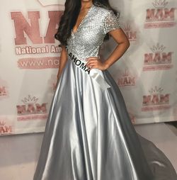 Sherri Hill Silver Size 2 Pageant Black Tie Ball gown on Queenly