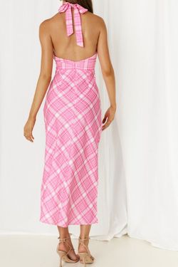 Style SW22-5038 Seven Wonders Pink Size 6 Sorority Formal Halter Appearance Cocktail Dress on Queenly
