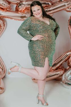 Style Jill Sydneys Closet Green Size 16 Floor Length Long Sleeve Sequin Cocktail Dress on Queenly