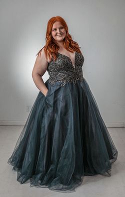 Style Valentina Sydneys Closet Silver Size 20 Tall Height Gray Plus Size Ball gown on Queenly