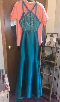 Madison James Green Size 4 Black Tie Prom Mermaid Dress on Queenly