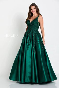 Style EW34050 Ellie Wilde Green Size 20 Emerald V Neck Ball gown on Queenly
