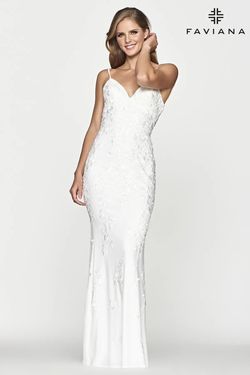 Style S10508 Faviana White Size 6 Lace Fitted V Neck Tall Height Mermaid Dress on Queenly