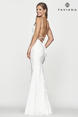 Style S10508 Faviana White Size 10 Ivory Floor Length V Neck Mermaid Dress on Queenly