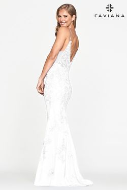 Style S10509 Faviana White Size 12 Lace Tall Height V Neck Fitted Mermaid Dress on Queenly