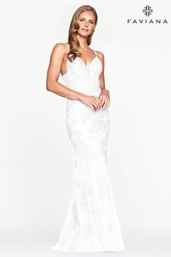 Style S10509 Faviana White Size 12 Lace Tall Height V Neck Fitted Mermaid Dress on Queenly