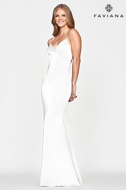 Style S10661 Faviana White Size 6 Fitted V Neck Tall Height Mermaid Dress on Queenly