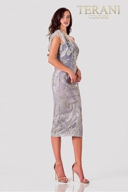 Style 2111C4557 Terani Couture Silver Size 8 Euphoria Cocktail Dress on Queenly