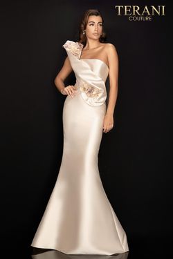 Style 2011E2424 Terani Couture Gold Size 4 Mermaid Dress on Queenly