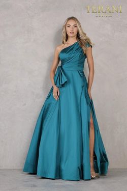 Style 2021E2779 Terani Couture Green Size 8 Black Tie Floor Length Pageant Free Shipping Ball gown on Queenly