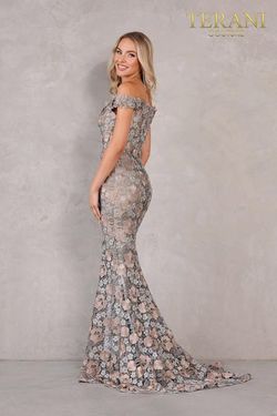Style 2111M5271 Terani Couture Gold Size 8 Mermaid Dress on Queenly
