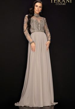 Style 2011M2126 Terani Couture Gold Size 4 Floor Length Free Shipping Straight Dress on Queenly