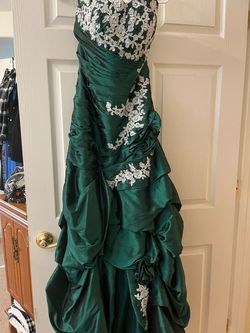 Green Size 8 Ball gown on Queenly