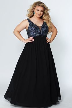 Style CE1813 Sydney's Closet Black Tie Size 14 Prom Ball gown on Queenly