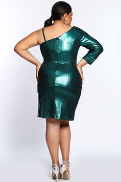 Style CE2006 Sydney's Closet Green Size 24 Plus Size Tall Height Euphoria Shiny Cocktail Dress on Queenly