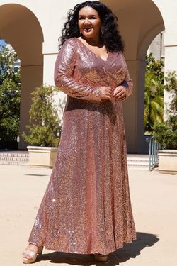 Style UPTOWN-CE2302 Sydney's Closet Gold Size 30 V Neck Plus Size Tall Height Straight Dress on Queenly