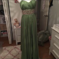 Prime Donna by Macduggal Green Size 4 Train Jewelled Sequin Floor Length A-line Dress on Queenly