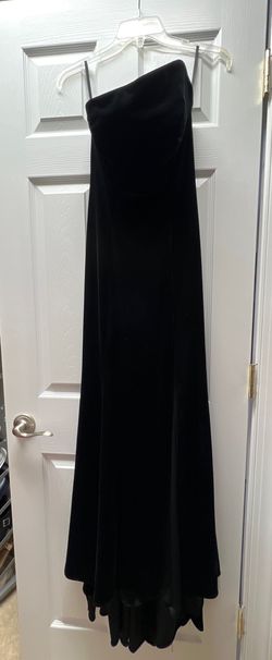 Betsy and Adam Black Tie Size 2 Prom Side slit Dress on Queenly