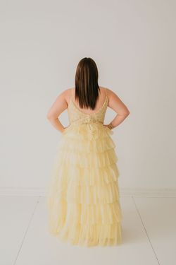Style Angela Coya Yellow Size 12 Plus Size Prom A-line Dress on Queenly