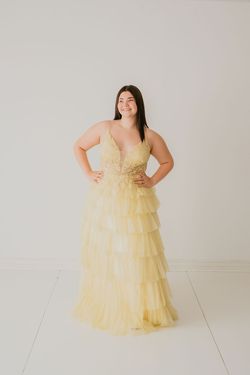 Style Angela Coya Yellow Size 12 Plus Size Prom A-line Dress on Queenly