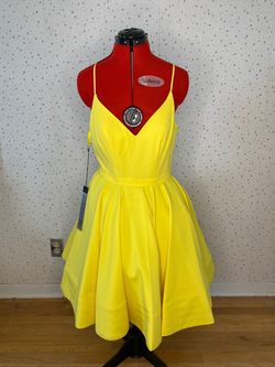 Mac Duggal Yellow Size 8 Flare Midi Homecoming Cocktail Dress on Queenly