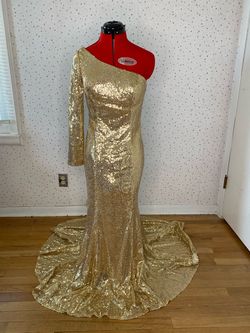 Laine Berry Custom Gold Size 6 Train Straight Dress on Queenly