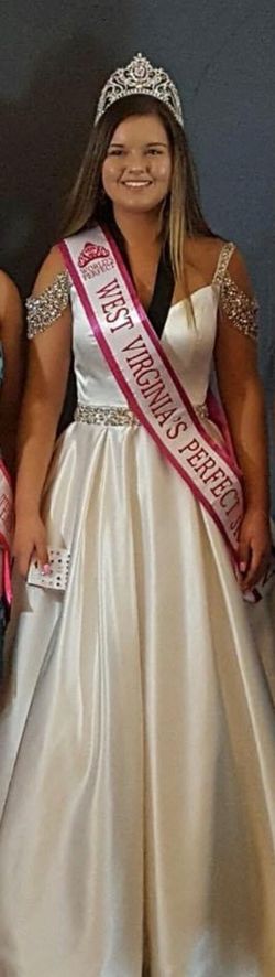 Sherri Hill White Size 4 Cotillion 50 Off Pageant Ball gown on Queenly