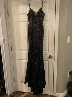 Black Size 00 Straight Dress on Queenly