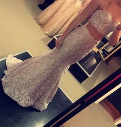 La Femme White Size 2 Prom Pageant Floor Length Mermaid Dress on Queenly