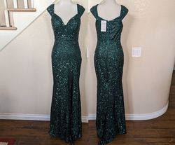 Style Emerald Green Sequined Sweetheart Neckline Metallic Side Slit  Gown  Maniju  Green Size 8 Sleeves Sequin Side slit Dress on Queenly