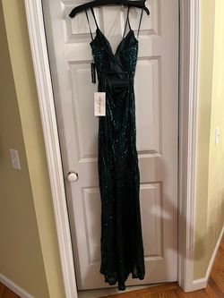 La Femme Green Size 6 Prom Black Tie Straight Dress on Queenly