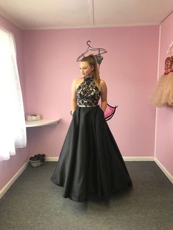Sherri Hill Black Tie Size 4 Floor Length Prom Pageant Ball gown on Queenly