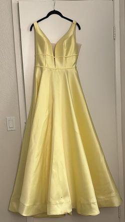 La Femme Yellow Size 2 Black Tie Ball gown on Queenly