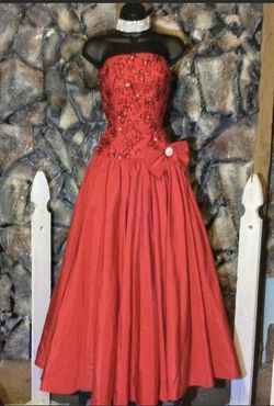 Mike Benet Formals Red Size 8 Vintage Floor Length Ball gown on Queenly